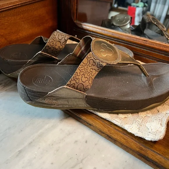 FITFLOP Swirl Disney Mickey Mouse Faux Leather Toe Thongs Women's Size 10 - Picture 5 of 10